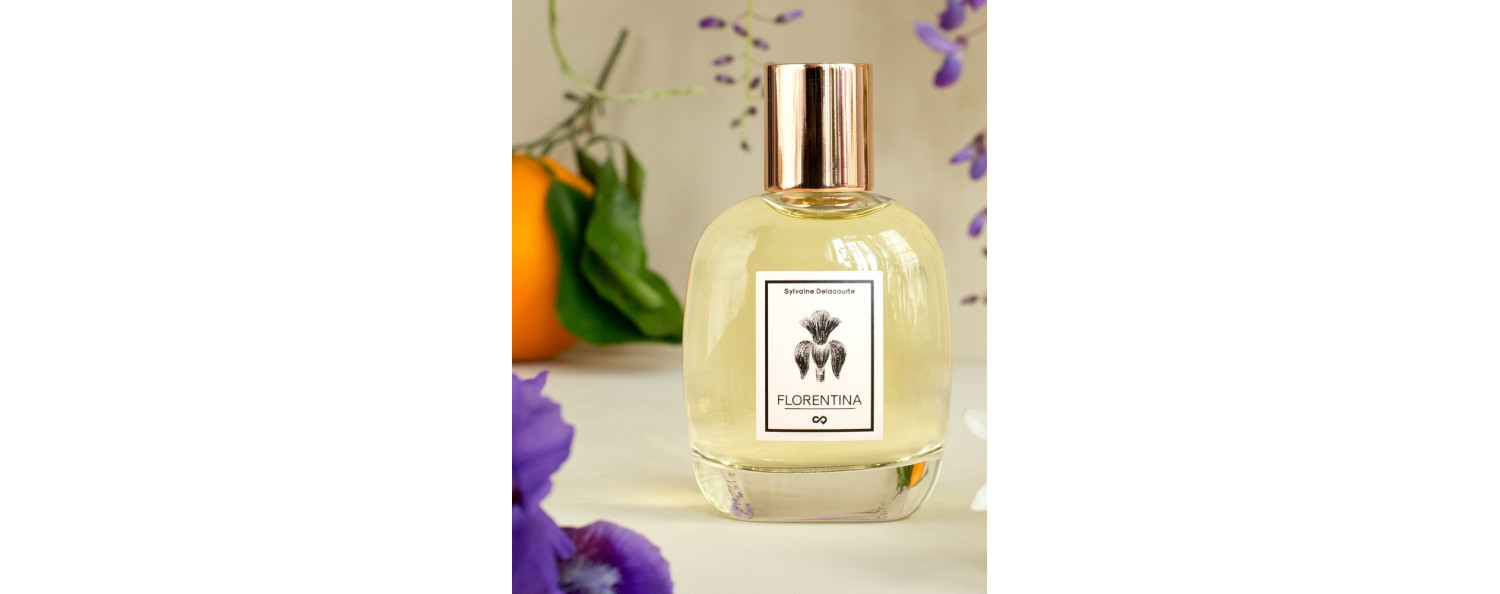 Parfums créateurs_Florentina_bottle+flowers_parisparfumsfr