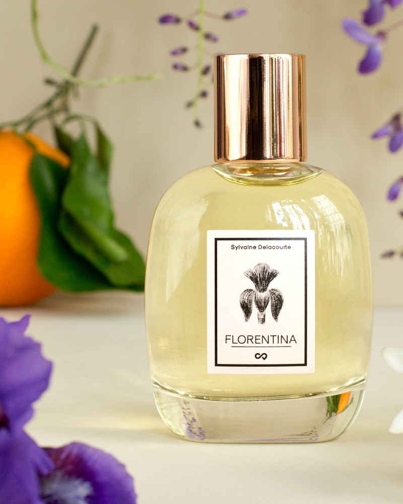 Parfums créateurs_Florentina_bottle+flowers_parisparfumsfr