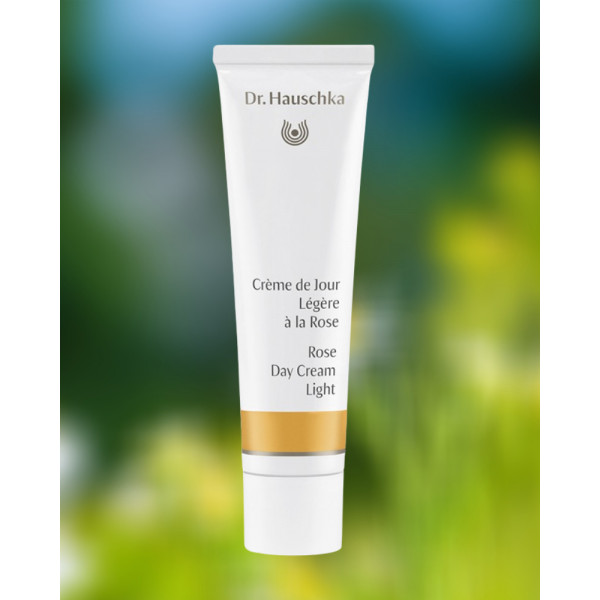 creme-jour-legere-a-la-rose-naturel-dr-hauschka-parisparfumsfr