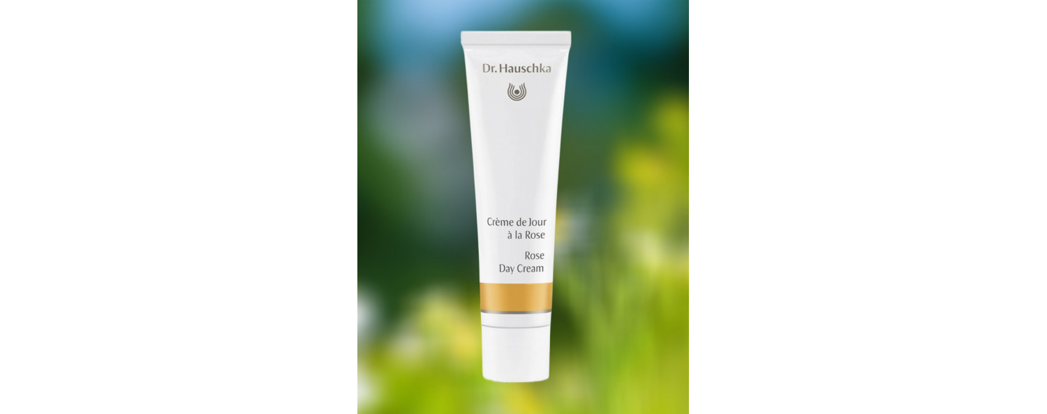 creme-jour-a-la-rose-naturel-dr-hauschka-parisparfumsfr