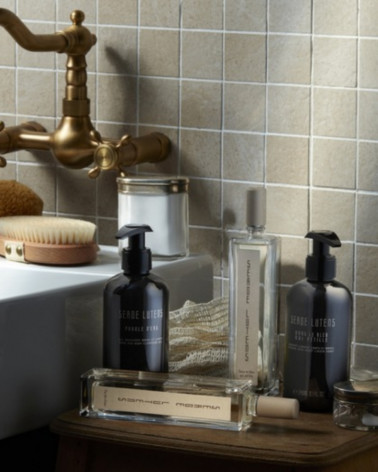 le-bleu-qui-petille-gel moussant-serge lutens-salle-de bain