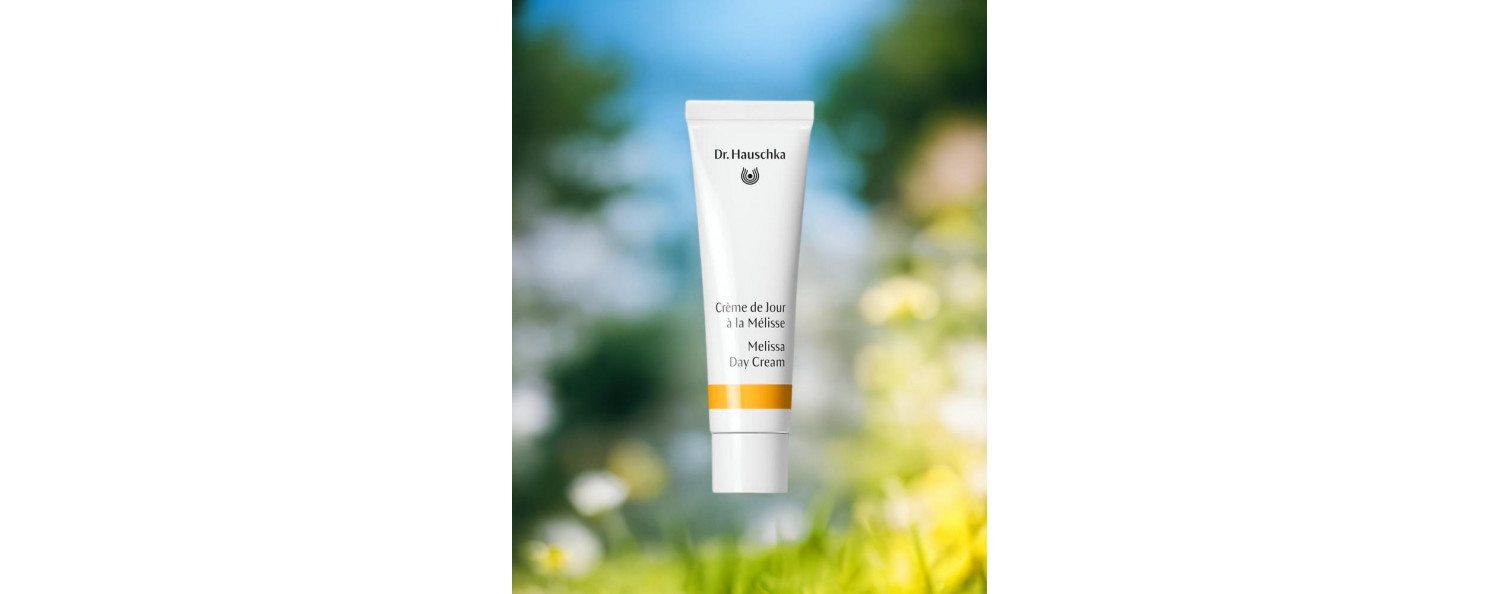 creme-de-jour-a-la-melisse-dr-hauschka-parisparfum