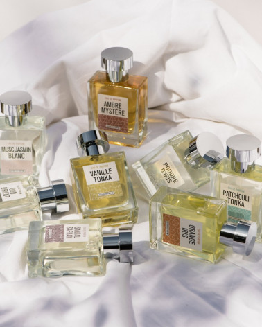 Water-de-fragrance-around-the-perfume