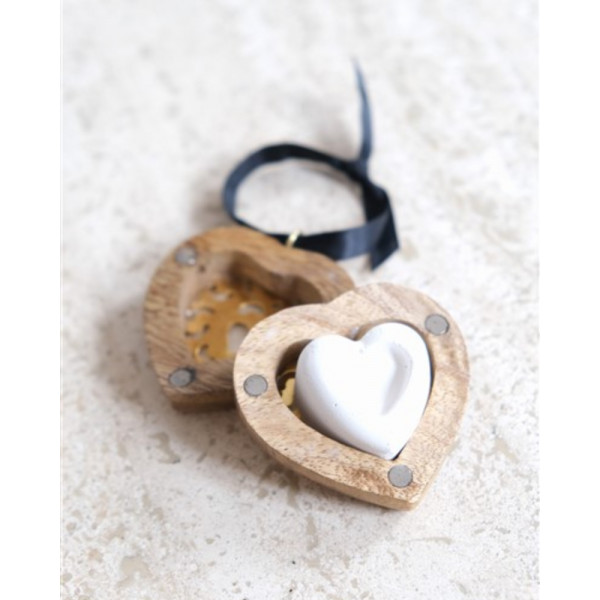 petit-coeur-argent-autour-du-parfum