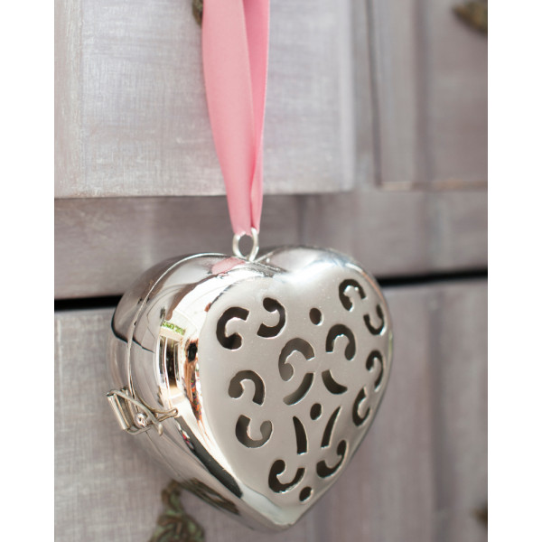 petit-coeur-argent-autour-du-parfum