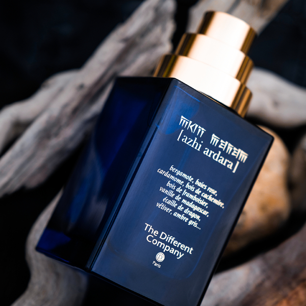 parfum-createur-Love-is-coming-chapter-ii-the-different-company.jpg
